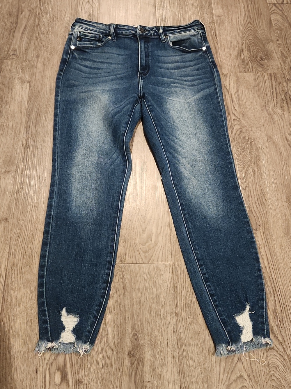 KanCan Women’s Skinny Jeans in Faded Blue Wash Size 30
